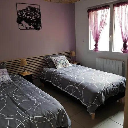 בית נופש Bas-en-basset, Haute-loire, Maison Et Jardin Atypique Pleine Nature