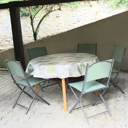 GITE BAS-EN-BASSET, HAUTE-LOIRE, MAISON CLIMATISEE et JARDIN ATYPIQUE PLEINE NATURE Bas-en-Basset