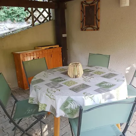 GITE BAS-EN-BASSET, HAUTE-LOIRE, MAISON CLIMATISEE et JARDIN ATYPIQUE PLEINE NATURE * Bas-en-Basset