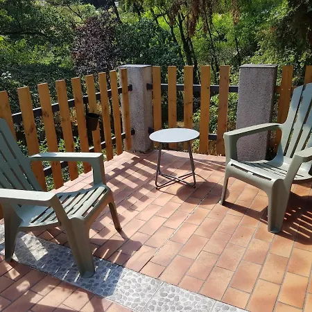 בית נופש Bas-en-basset, Haute-loire, Maison Et Jardin Atypique Pleine Nature