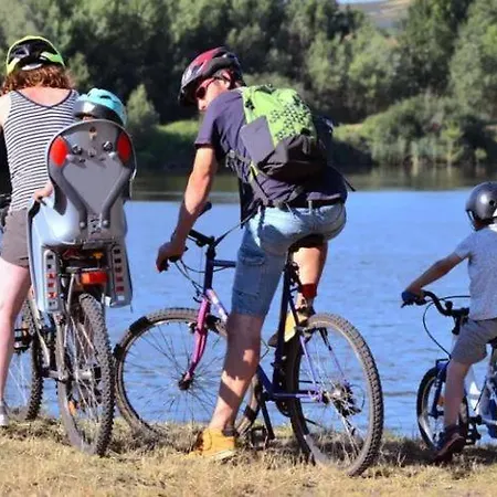בית נופש Bas-en-basset, Haute-loire, Maison Et Jardin Atypique Pleine Nature *